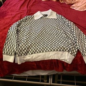 i’m selling a blue sweater. It is a 2x in plus size and I never wore it.